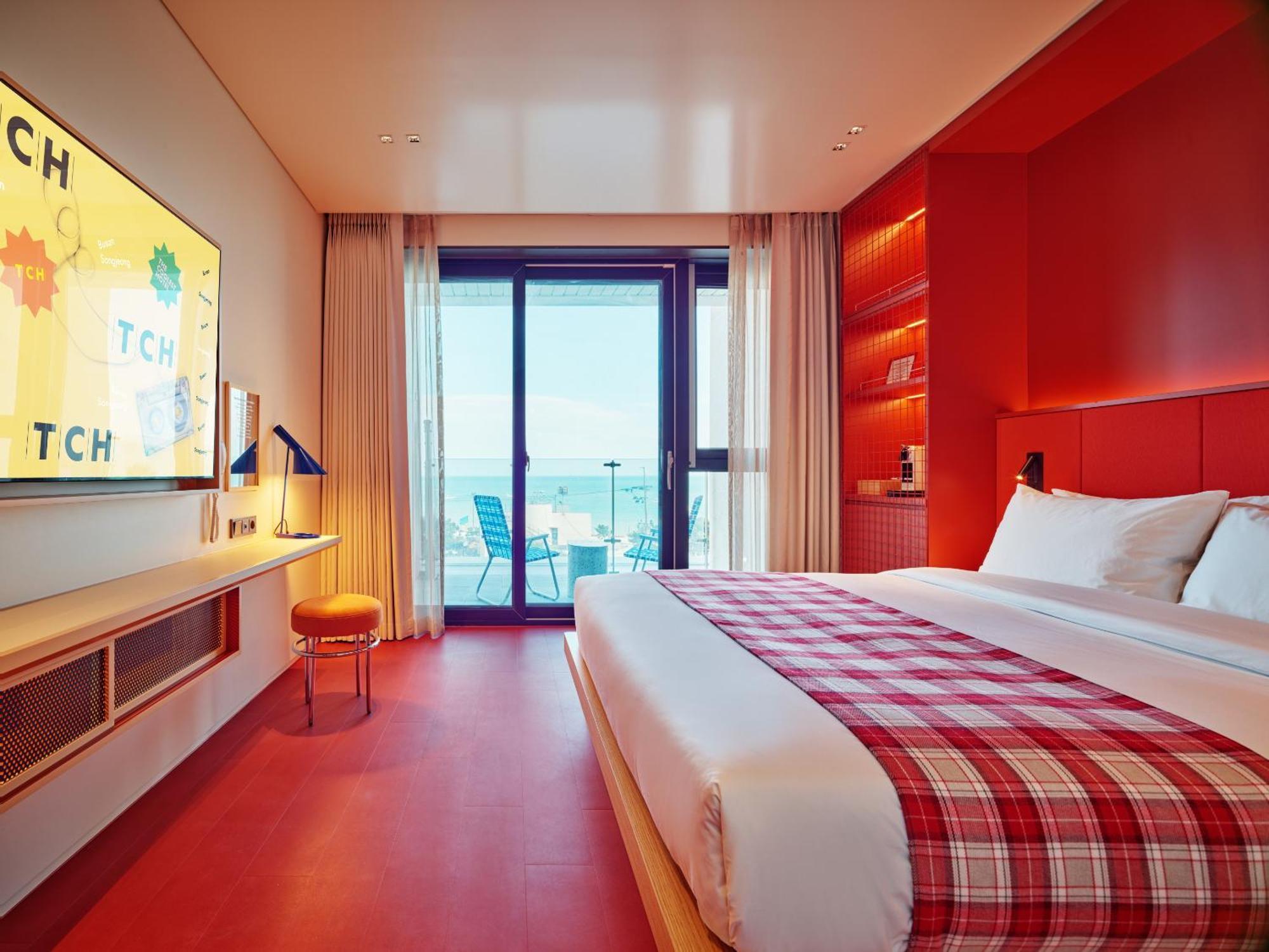 The Coolest Hotel Пусан Экстерьер фото